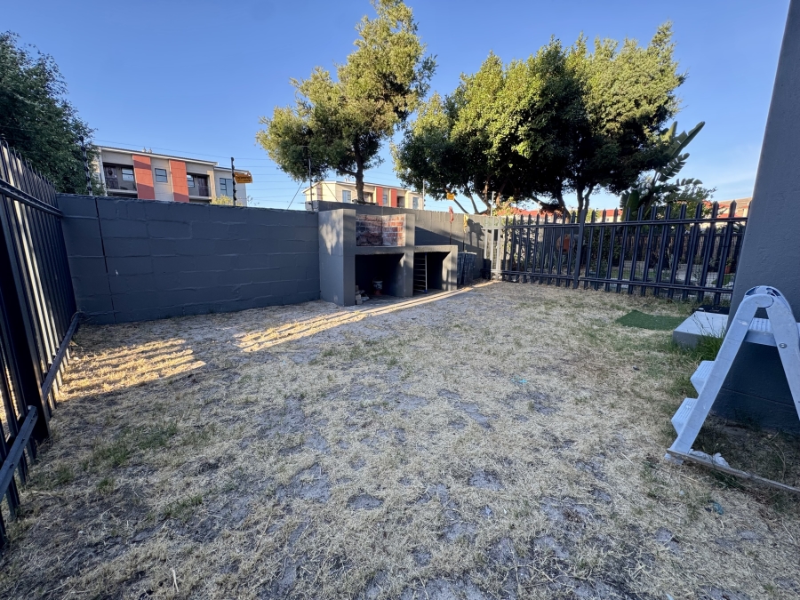 To Let 2 Bedroom Property for Rent in Burgundy Estate Western Cape